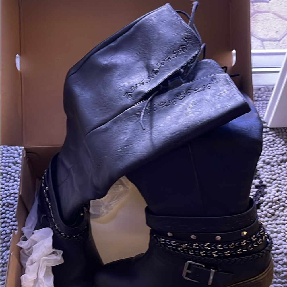 Cloudwalkers Black Boots with Chain Accent
